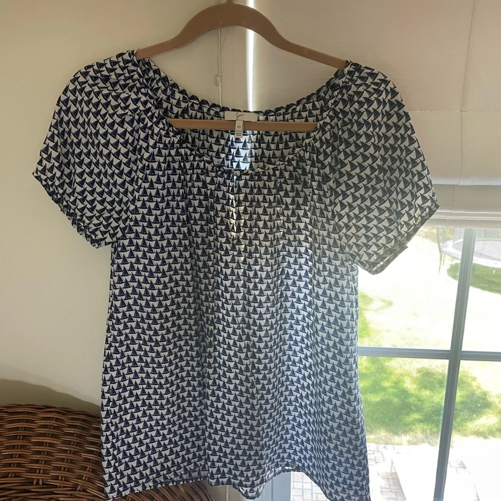 Like new Joie silk sailboat blouse. size XS - Picture 9 of 9